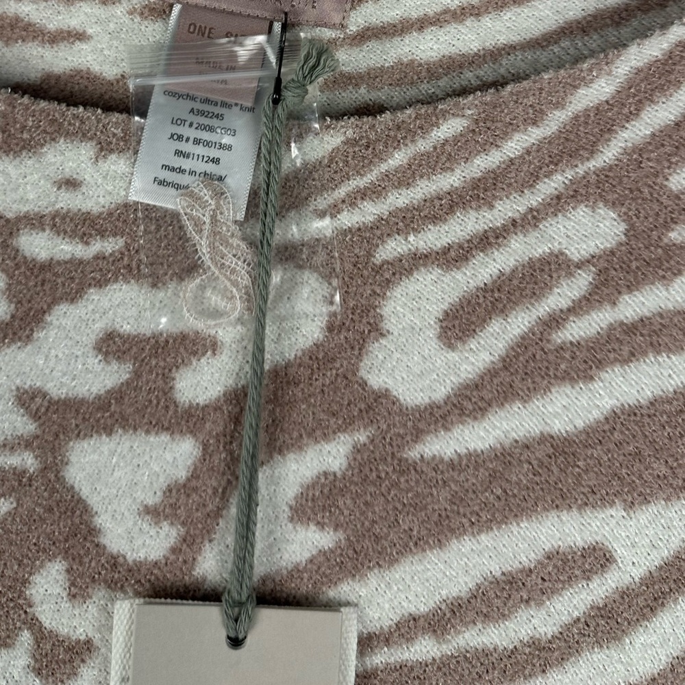 Barefoot Dreams Animal Print Ocean‎ Breeze Poncho Ultra Lite Cozy Soft NWT OS - Picture 6 of 7